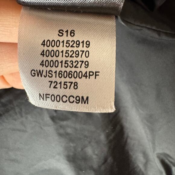 The North Face Pseudio Insulated Zip Vest Black and Grey Size Medium - Picture 8 of 9